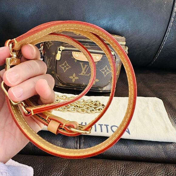Louis Vuitton Mini Bumbag - Picture 3 of 16
